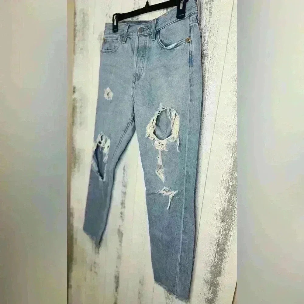 Levi’s Wedgie Distressed Straight Fit Women's Jeans in Light Wash Size 29 - Picture 5 of 10